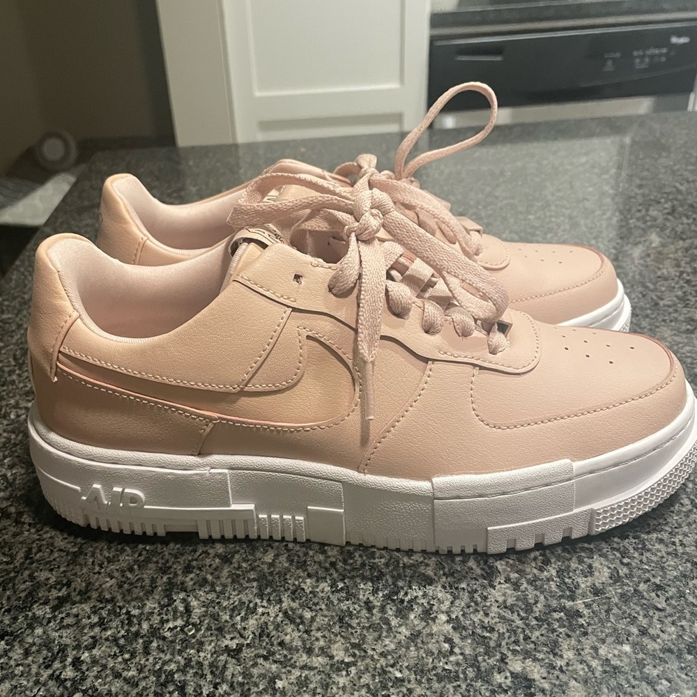 Nike Airforce 1 Pixel (only worn once)